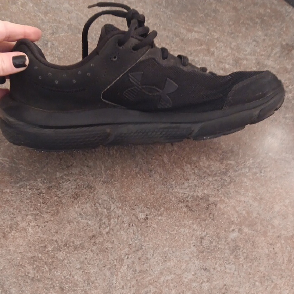 UNDER Armour Charger Size 9